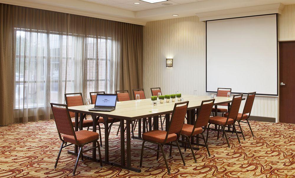 Courtyard By Marriott Pueblo Hotel Екстериор снимка