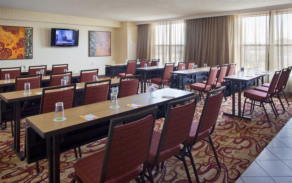 Courtyard By Marriott Pueblo Hotel Екстериор снимка