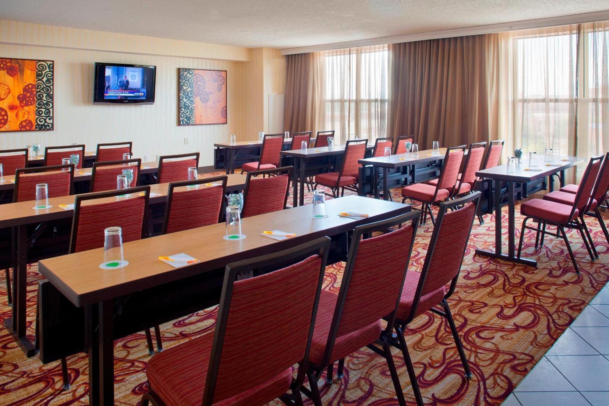 Courtyard By Marriott Pueblo Hotel Екстериор снимка