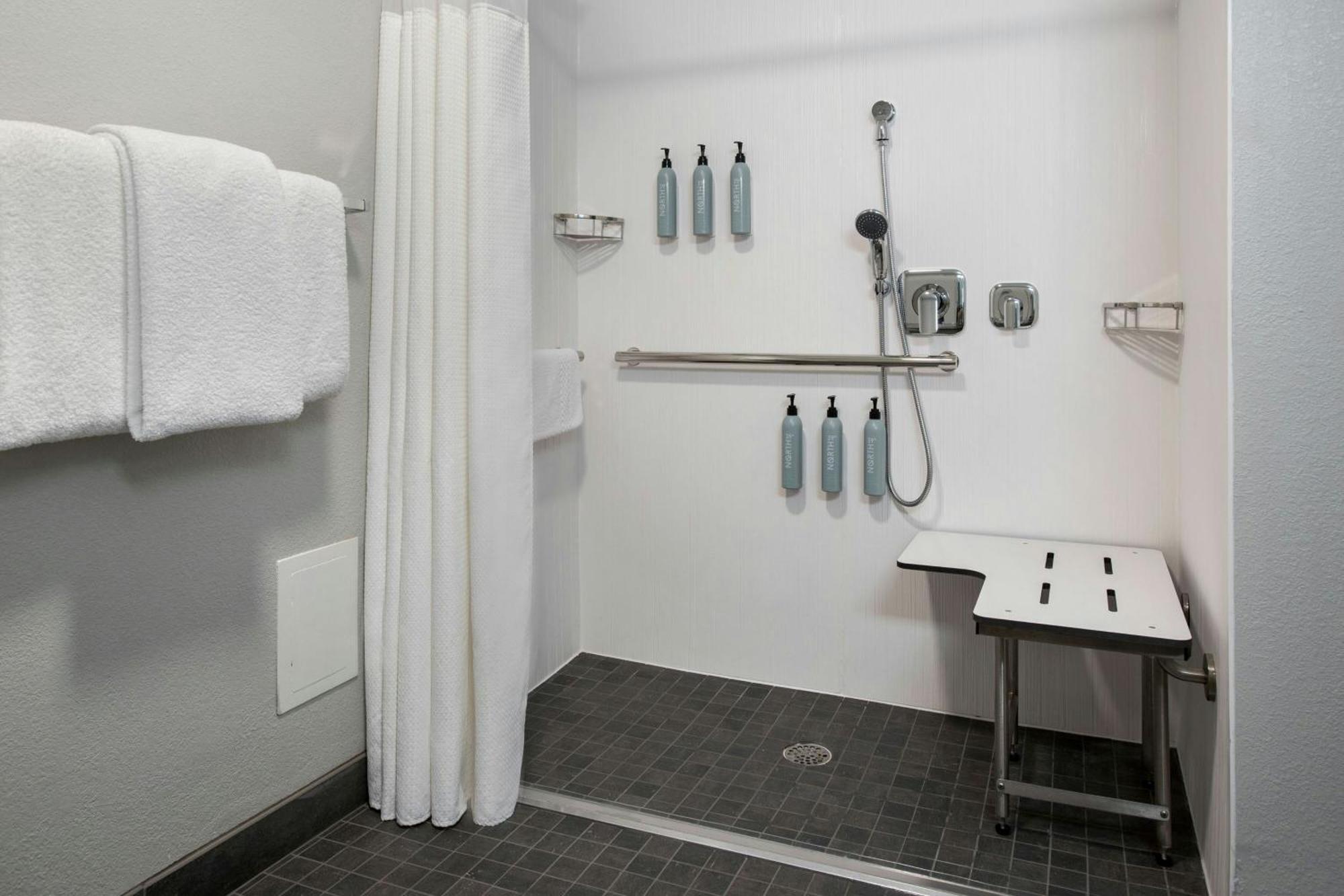 Courtyard By Marriott Pueblo Hotel Екстериор снимка