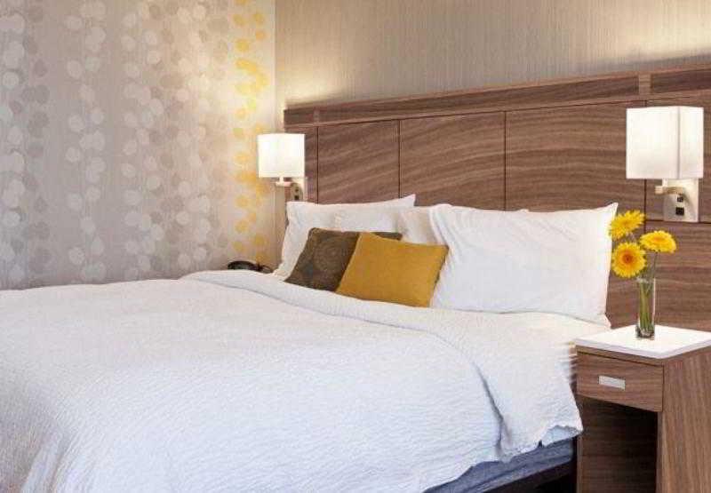 Courtyard By Marriott Pueblo Hotel Екстериор снимка