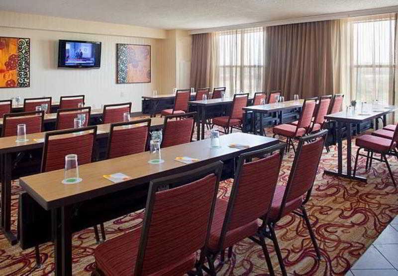 Courtyard By Marriott Pueblo Hotel Екстериор снимка