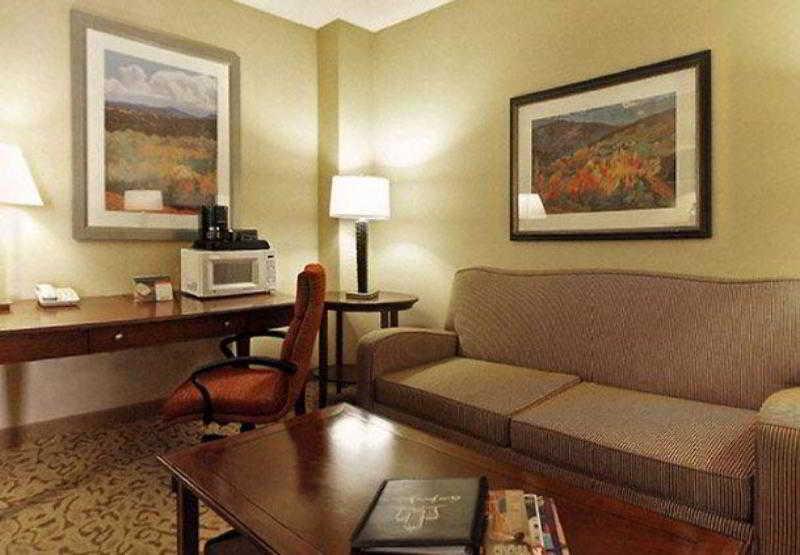 Courtyard By Marriott Pueblo Hotel Екстериор снимка
