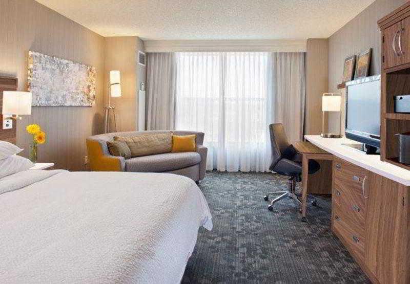 Courtyard By Marriott Pueblo Hotel Екстериор снимка