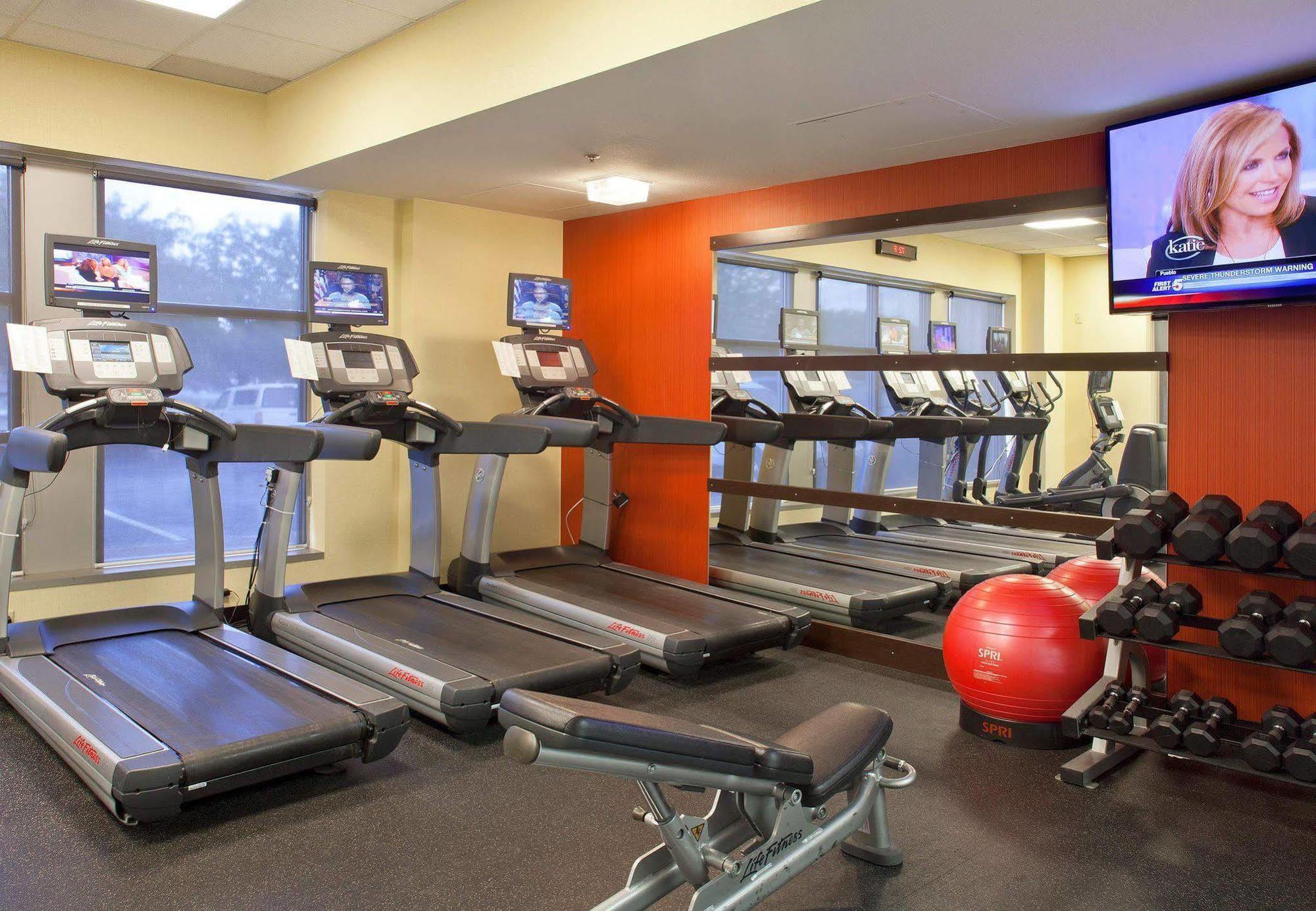 Courtyard By Marriott Pueblo Hotel Екстериор снимка