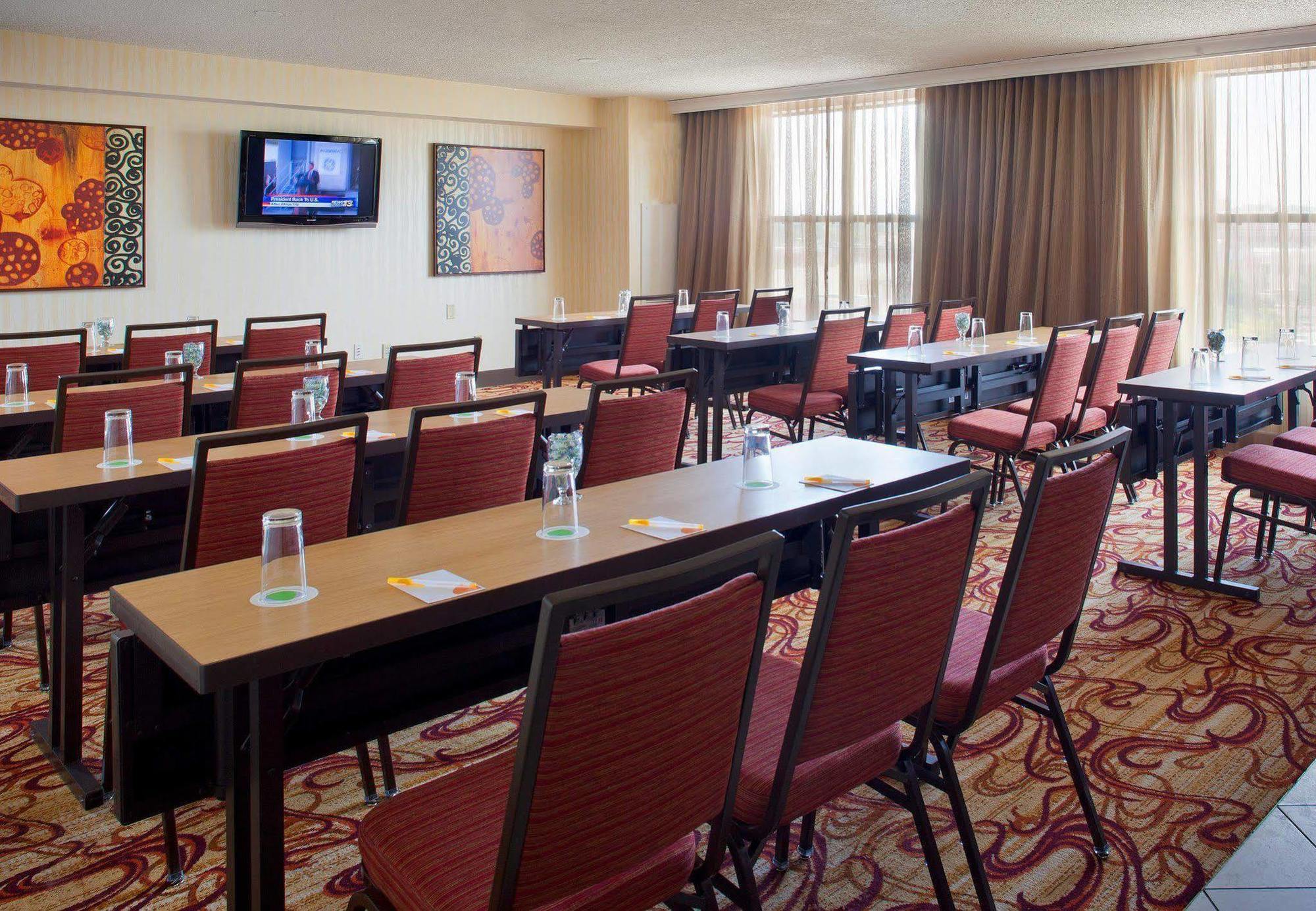 Courtyard By Marriott Pueblo Hotel Екстериор снимка