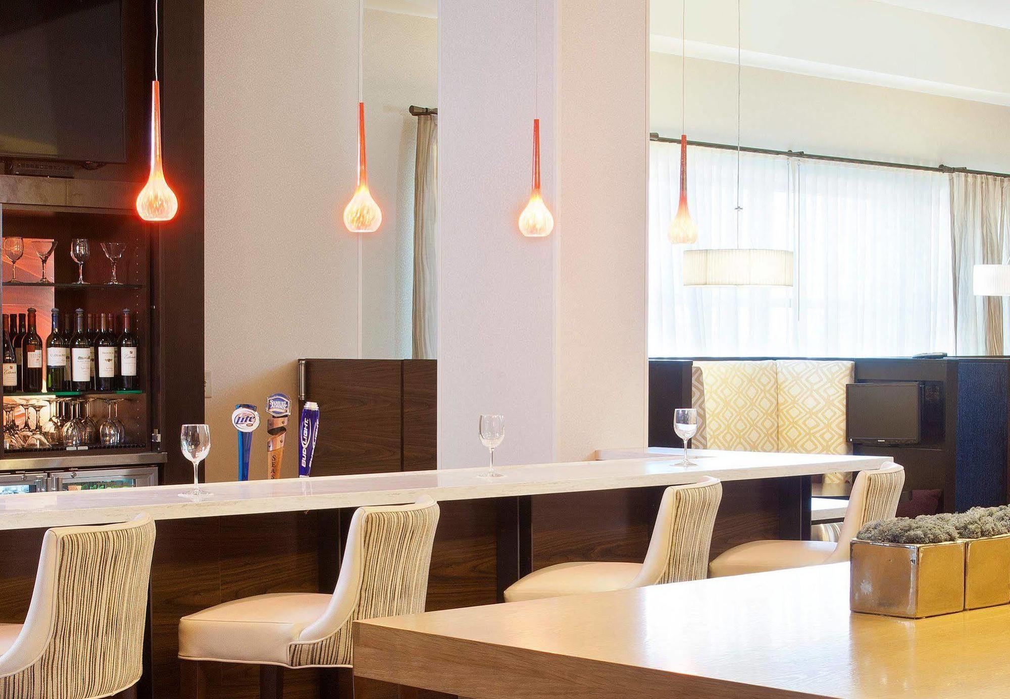 Courtyard By Marriott Pueblo Hotel Екстериор снимка
